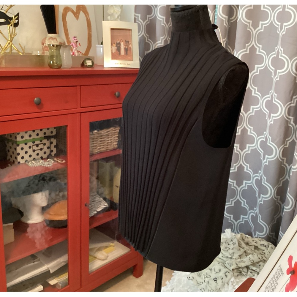 VINCE Black Pleated Top - Picture 2 of 11